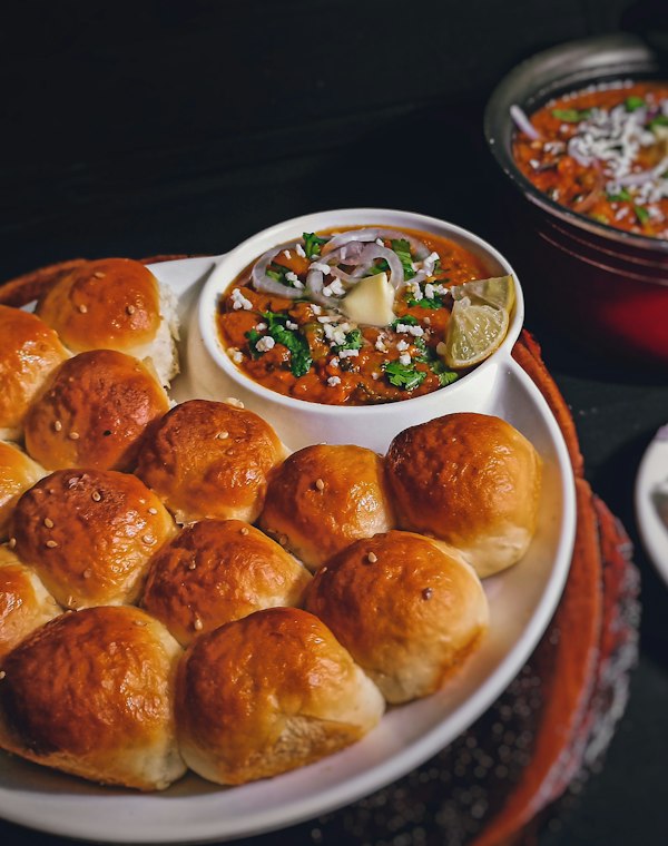 Mumbai pav bhaji with buttered pav, onions and lemon